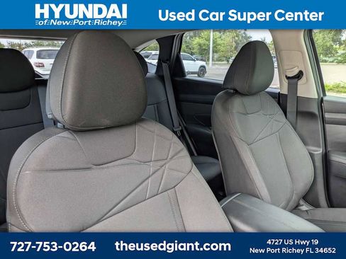 Certified 2025 Hyundai Tucson SE FWD image 6