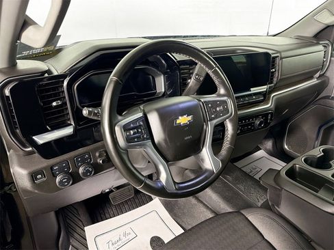Used 2024 Chevrolet Silverado 1500 LT image 9
