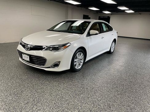 Used 2013 Toyota Avalon XLE FWD image 8