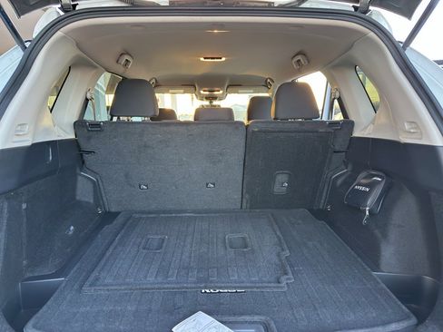 Used 2024 Nissan Rogue S image 30