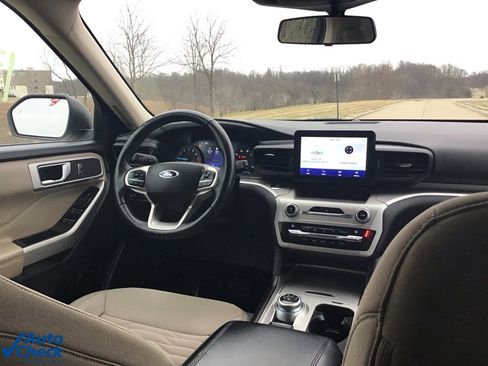 Used 2021 Ford Explorer XLT image 21