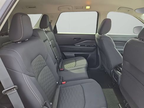 Used 2025 Nissan Pathfinder SV FWD image 16