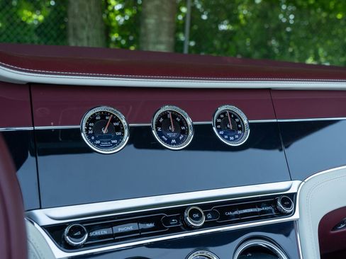 Used 2025 Bentley Continental GT Speed image 28