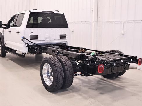New 2026 Ford F550 4x4 Crew Cab w/ XLT Value Package image 7
