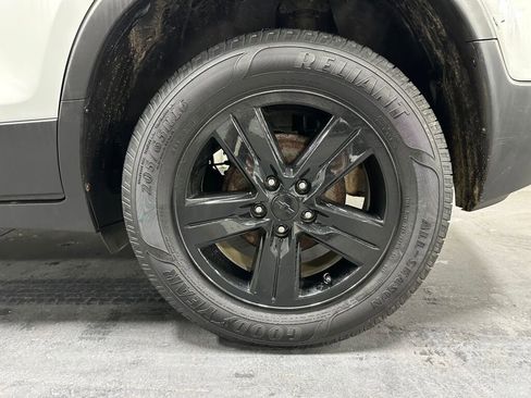 Used 2018 Chevrolet Trax LT w/ LT Convenience Package image 4