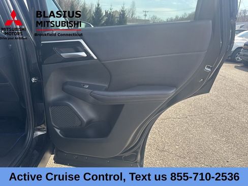 Used 2024 Mitsubishi Outlander 4WD Plug-In Hybrid image 33