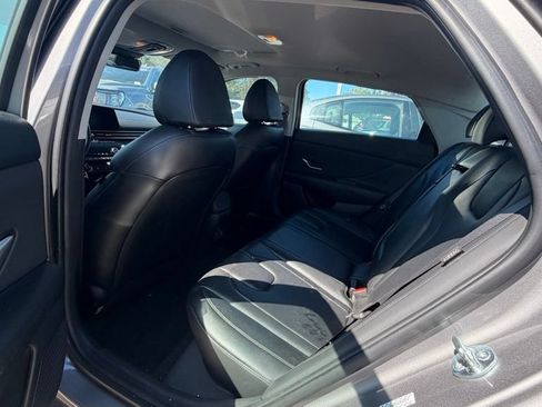 Used 2024 Hyundai Elantra Limited FWD image 7