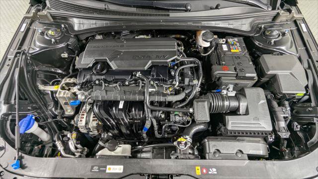 Used 2025 Hyundai Elantra SE FWD image 32