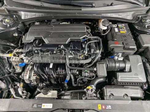 Used 2025 Hyundai Elantra SE FWD image 32