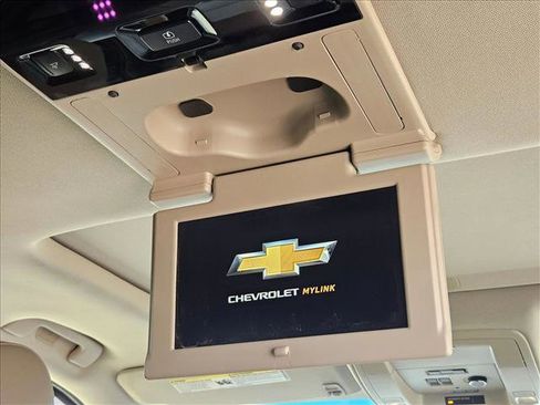 Used 2017 Chevrolet Suburban Premier RWD image 17