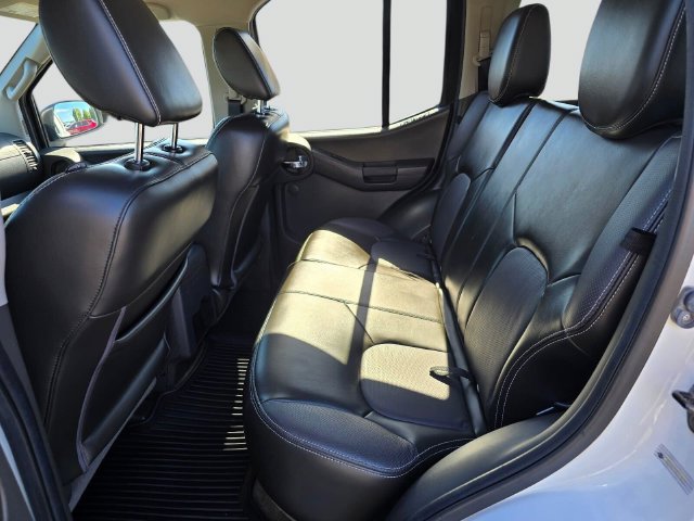 Used 2015 Nissan Xterra PRO-4X w/ Pro-4x Leather Package AWD/4WD image 15