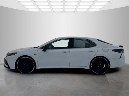 Used 2024 Toyota Camry SE image 4