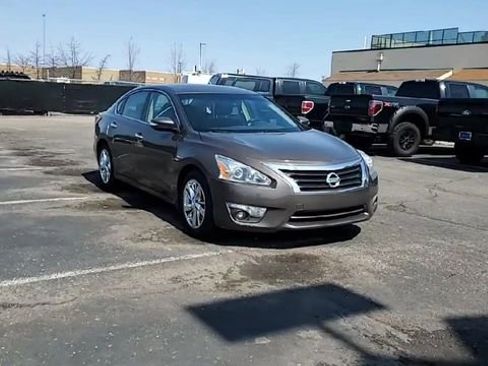 Used 2013 Nissan Altima 2.5 SV w/ 2.5SV Convenience Pkg FWD image 2