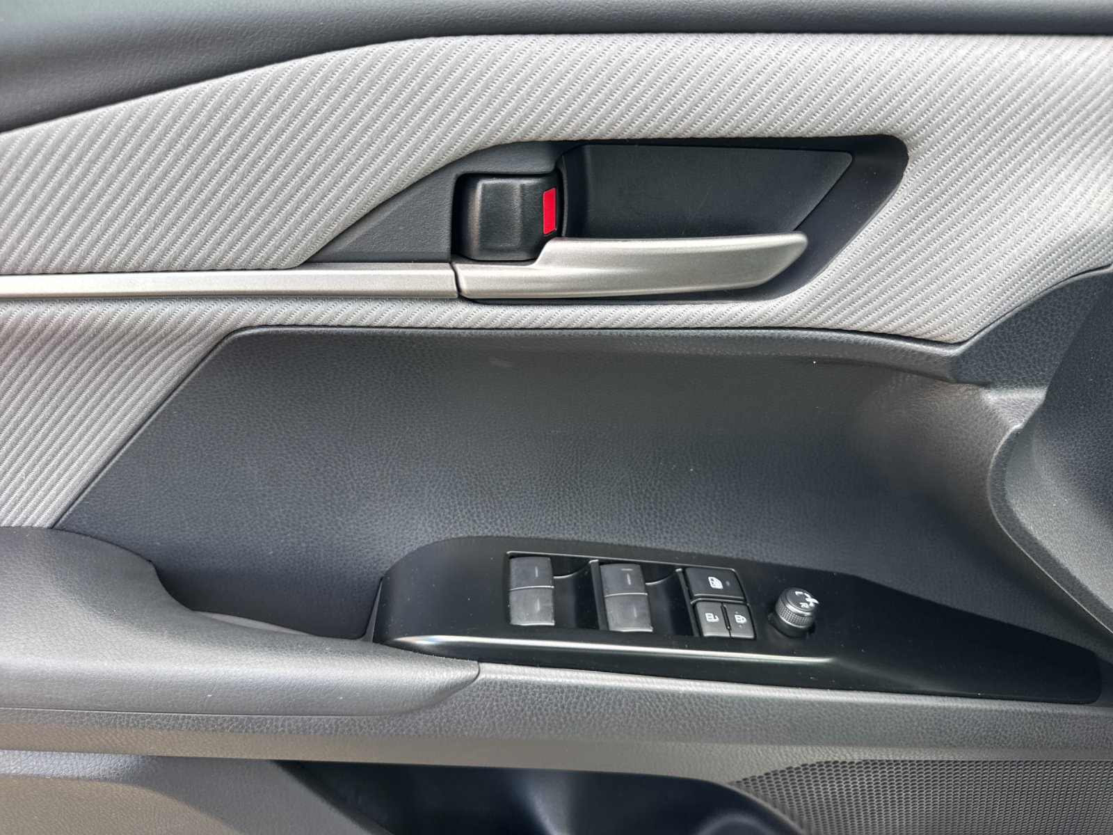 Used 2026 Toyota Camry SE w/ Multimedia Upgrade Package FWD image 11