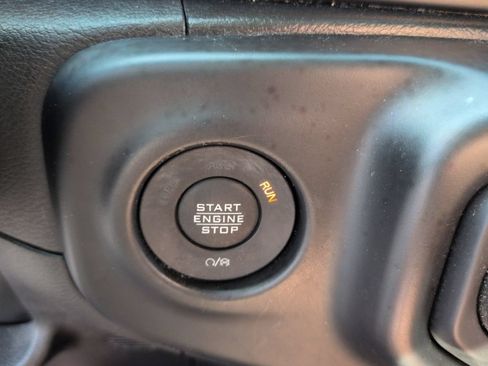 Used 2022 Jeep Wrangler Unlimited Sport AWD/4WD image 17