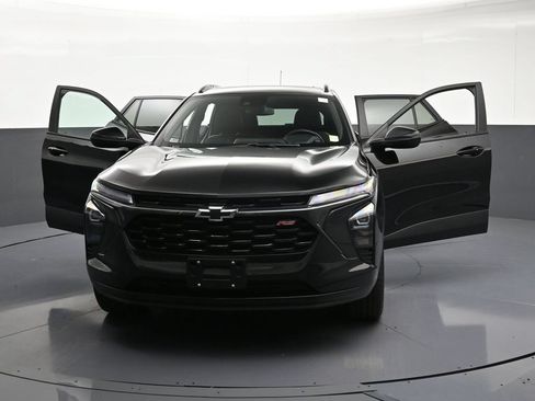 Used 2024 Chevrolet Trax RS w/ Sunroof Package FWD image 37