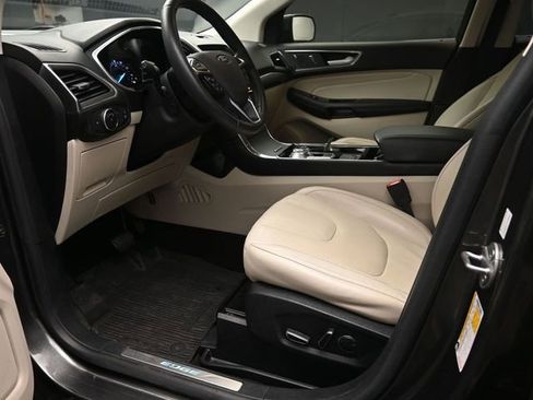 Used 2019 Ford Edge Titanium w/ Cold Weather Package image 13