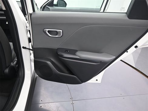 New 2025 Kia K4 LXS image 19