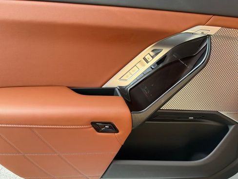 Certified 2026 BMW 750e xDrive w/ Executive Package image 39