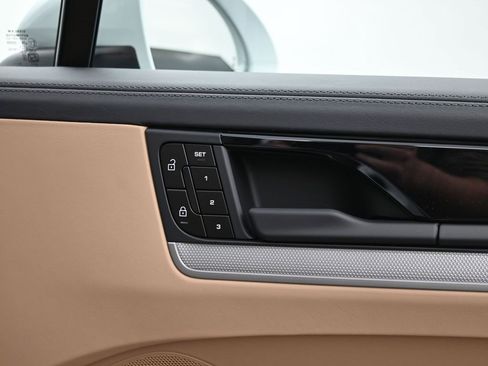 New 2026 Porsche Cayenne S image 10