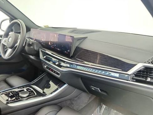 Used 2025 BMW X5 xDrive40i w/ M Sport Package image 22