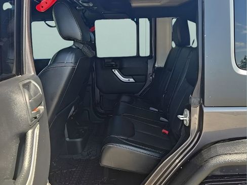 Used 2016 Jeep Wrangler Unlimited Rubicon AWD/4WD image 11