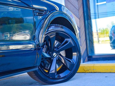Used 2018 Bentley Bentayga W12 image 17