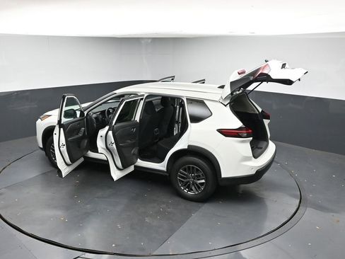 Used 2024 Nissan Rogue S image 46