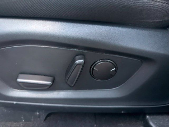 Used 2023 Ford Explorer XLT AWD/4WD image 27