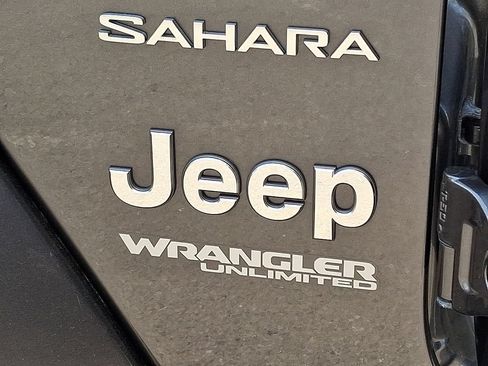 Used 2022 Jeep Wrangler Unlimited Sahara w/ LED Lighting Group AWD/4WD image 31