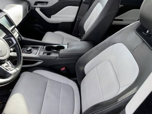 Used 2017 Jaguar F-PACE R-Sport image 15