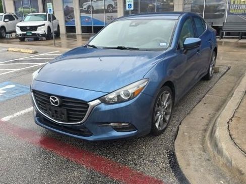Used 2018 MAZDA MAZDA3 Touring FWD image 4