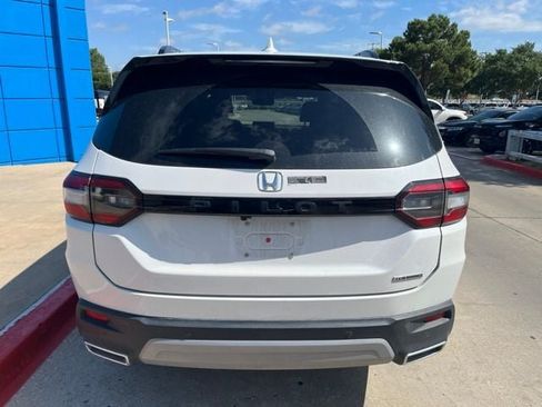 Used 2023 Honda Pilot Touring image 6