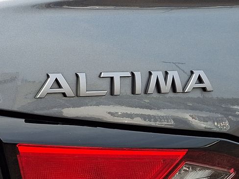 Used 2025 Nissan Altima 2.5 SV FWD image 30