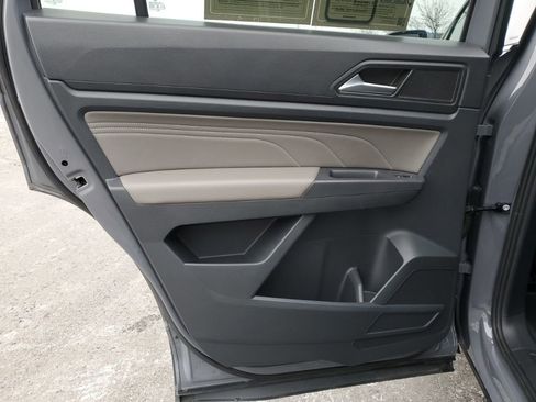 Used 2021 Volkswagen Atlas Cross Sport SE image 34