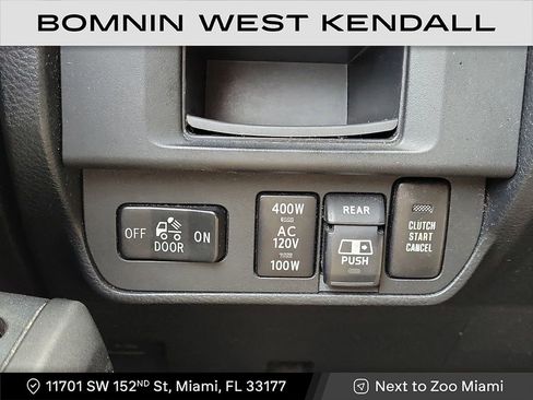 Used 2017 Toyota Tacoma SR image 28