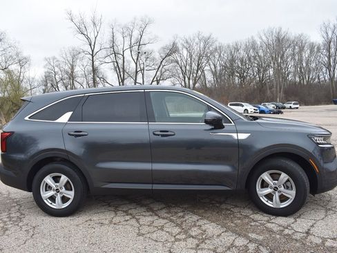 Used 2023 Kia Sorento LX image 9