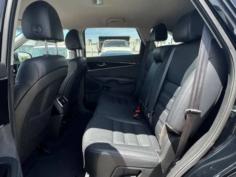 Used 2019 Kia Sorento EX AWD/4WD image 16