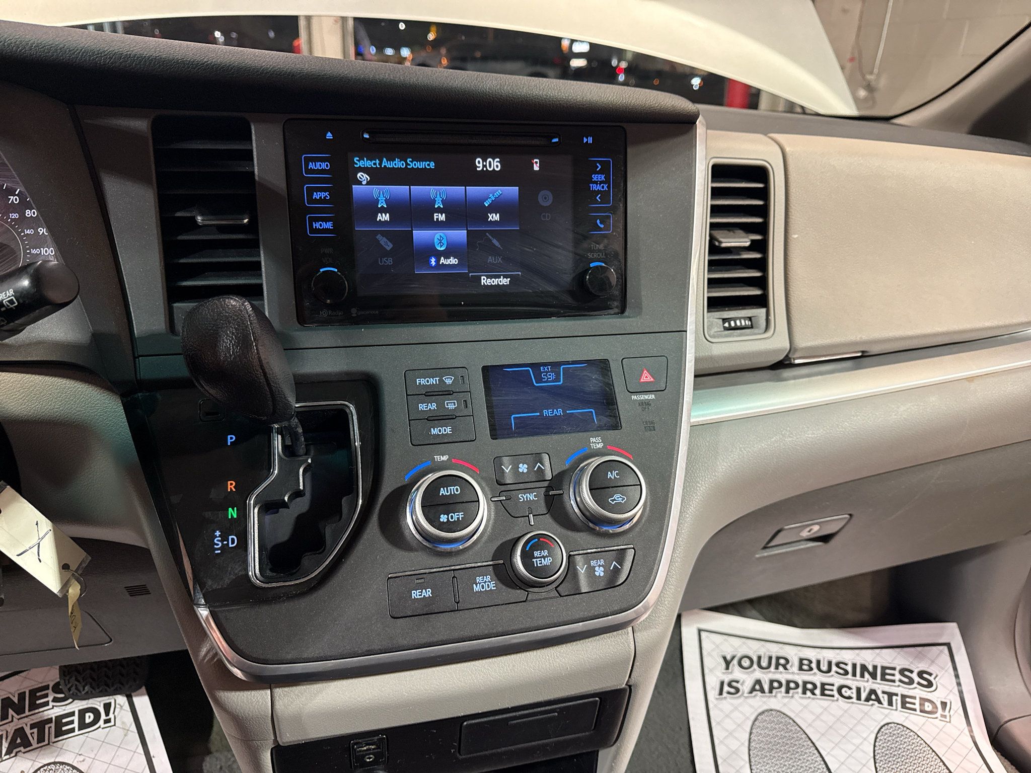 Used 2015 Toyota Sienna LE FWD image 19