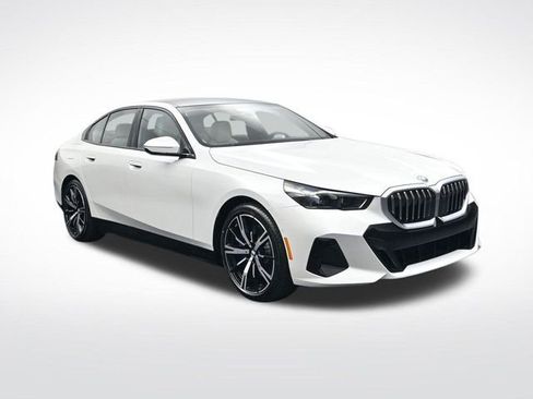 New 2026 BMW 550e xDrive image 2
