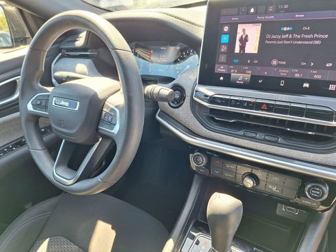 Used 2023 Jeep Compass Sport image 29