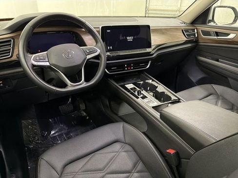 Used 2025 Volkswagen Atlas SE image 19
