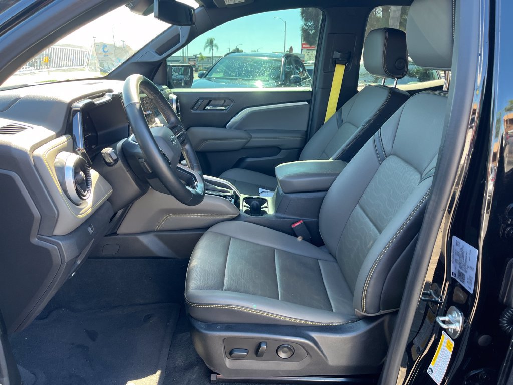 Used 2024 Chevrolet Colorado ZR2 w/ ZR2 Convenience Package III AWD/4WD image 9