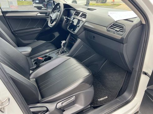 Certified 2022 Volkswagen Tiguan SE image 31
