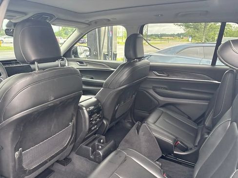 Used 2023 Jeep Grand Cherokee L Limited AWD/4WD image 27