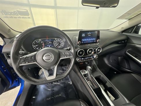 Certified 2022 Nissan Sentra SR w/ SR Premium Package image 11