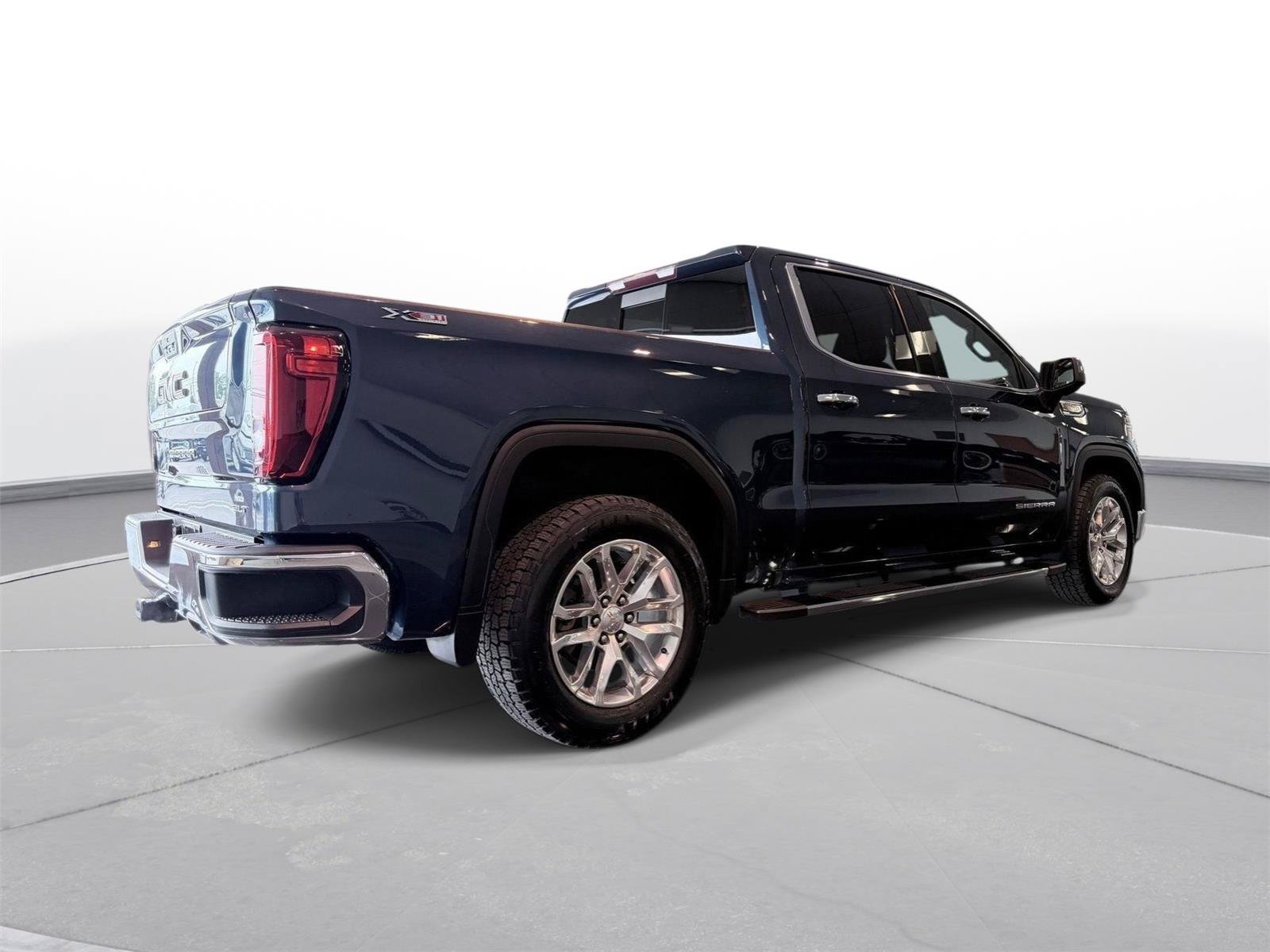 Used 2021 GMC Sierra 1500 SLT w/ SLT Premium Package AWD/4WD image 12