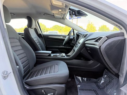 Used 2019 Ford Fusion SE FWD image 19