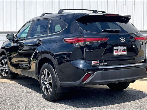 Used 2023 Toyota Highlander XLE AWD/4WD image 15