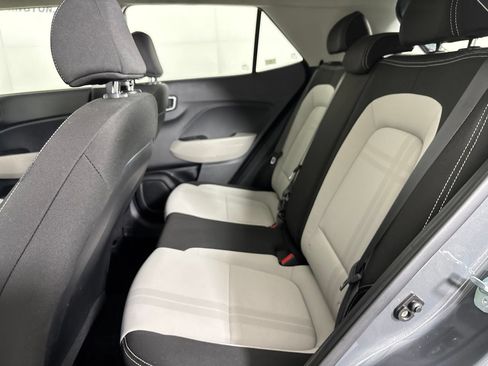 Used 2025 Hyundai Venue SEL FWD image 25